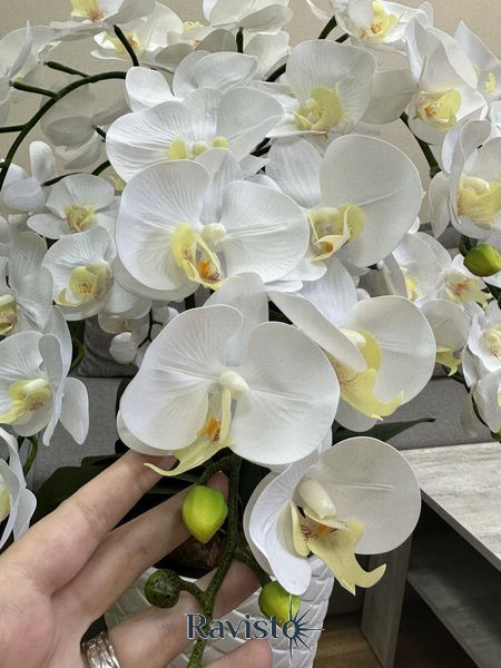 Підлогова композиція з білих штучних латексних орхідей Premium на 9 гілочок в білому пластиковому горщику А078 фото